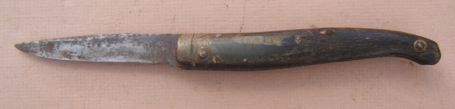 A VERY GOOD REVOLUTIONARY WAR PERIOD FOLDING POCKET-KNIFE WITH CARVED HORN GRIP, ca. 1770 view 3