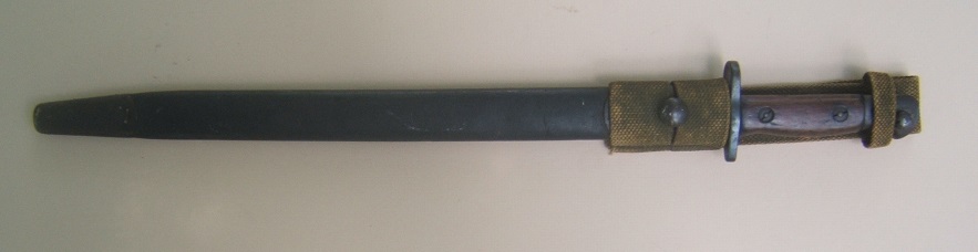 A VERY GOOD WORLD WAR I/WWII PERIOD ENGLISH (SMLE) ENFIELD P. 1907 BAYONET & SCABBARD, dtd. 1907 view 2