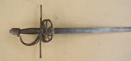 A LATE 16TH/EARLY 17th CENTURY (EARLY 30 YEARS WAR PERIOD) CENTRAL EUROPEAN {GERMAN?} SWEPT-HILT RAPIER, ca. 1590-1600 view 1